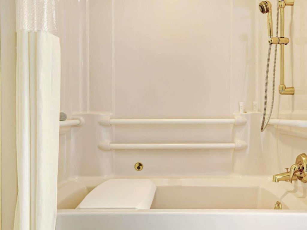 Howard Johnson By Wyndham سووث لاك تاهوي المظهر الخارجي الصورة