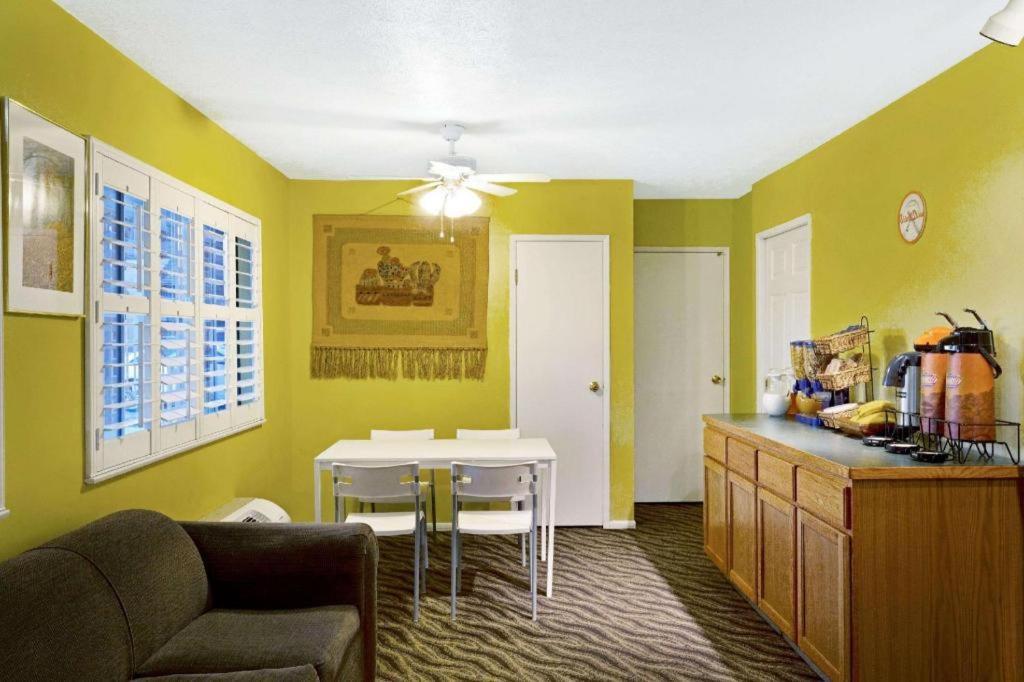 Howard Johnson By Wyndham سووث لاك تاهوي المظهر الخارجي الصورة
